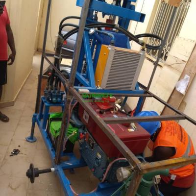 Máquina perforadora de pozos de agua HF260D en Malawi